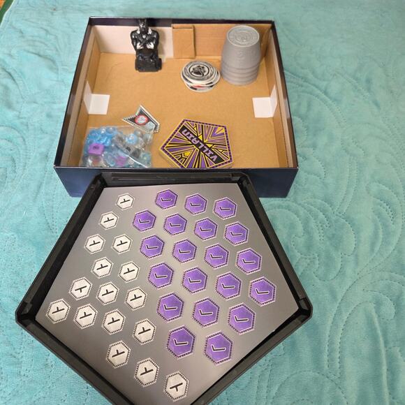 Marvel Wakanda Forever Black Panther Dice Rolling Family Board Game - Picture 6 of 7